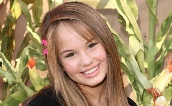 Actrita Debby Ryan isi confirma debutul in muzica