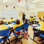 Scoala, intre Campiile Elizee și Iad