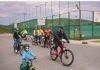 Învață să mergi pe bicicletă alături de un instructor în cadrul cursurilor bikeschool
