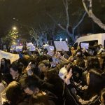 Chinezii care au participat la protestele impotriva restrictiilor Covid spun ca politia ii cauta