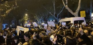 Chinezii care au participat la protestele impotriva restrictiilor Covid spun ca politia ii cauta