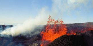 Vulcanul Mauna Loa din Hawaii a erupt dupa 38 de ani, localnicii fiind avertizati sa se pregateasca pentru evacuare