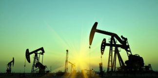 Plafonarea pretului pentru titeiul rusesc duce la noi cresteri de pret pentru petrol